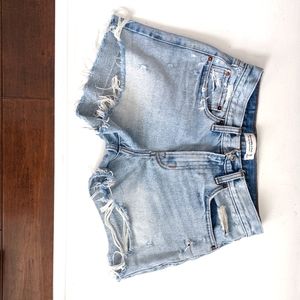 Abercrombie and Fitch Mid Rise Boyfriends Short, 25 (size 0)